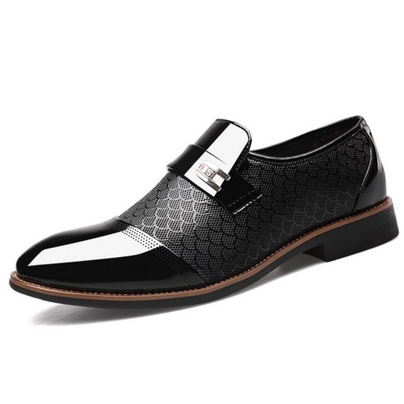 Embossed men's leather shoes cover foot all men's casual single shoes_vogvips.com