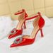 8323-K62 Fashionable Pointed Thin Heel Shoes With Patent Leather Glossy Surface, Hollow Rhinestone Round Buckle,_vogvips.com