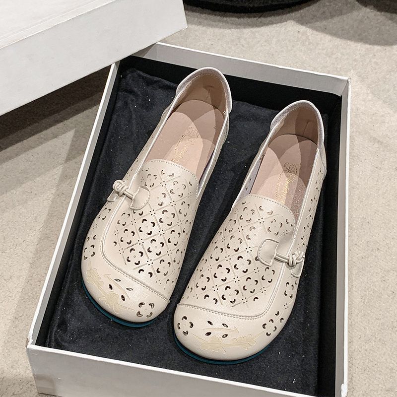 2025 New Summer Mom Sandals Comfortable Soft Hollow Leather Middle Aged And Elderly Women's Shoes Flat Bottom_vogvips.com