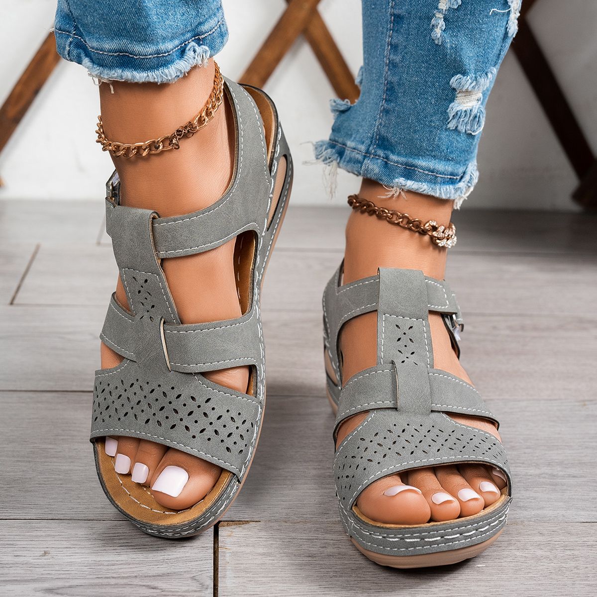 Thick-soled Plus-size Sandals 2026 New Solid Color Cross-stitched Wedge Beach Women's Slippers_vogvips.com