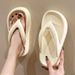 Trendy Students Wearing Flip Flops Outside, Female Summer Internet Celebrity Instagram 2025 New Anti Slip Clip On Foot_vogvips.com