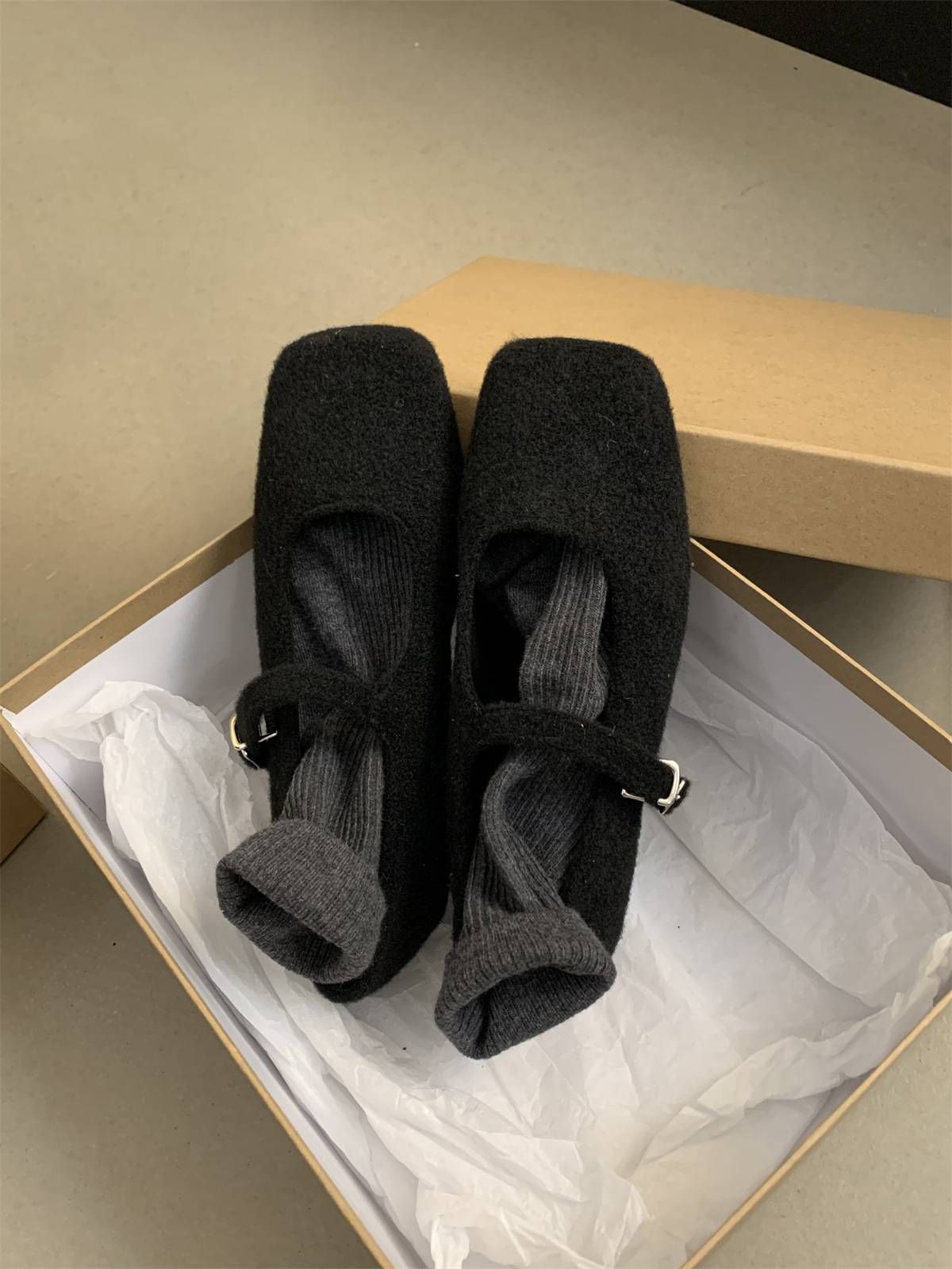 High-grade sense of foreign hair shoes women wear 2024 new autumn and winter French retro temperament flat Mary Jane single shoes_vogvips.com