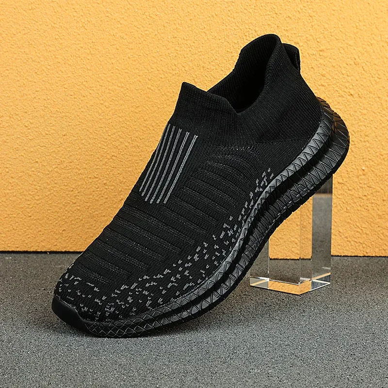 Breathable Men Casual Shoes Lightweight Outdoor Male Walking Shoes Anti-slip Men's Sneakers Slip On Flats Vulcanized Shoes 2025_vogvips.com