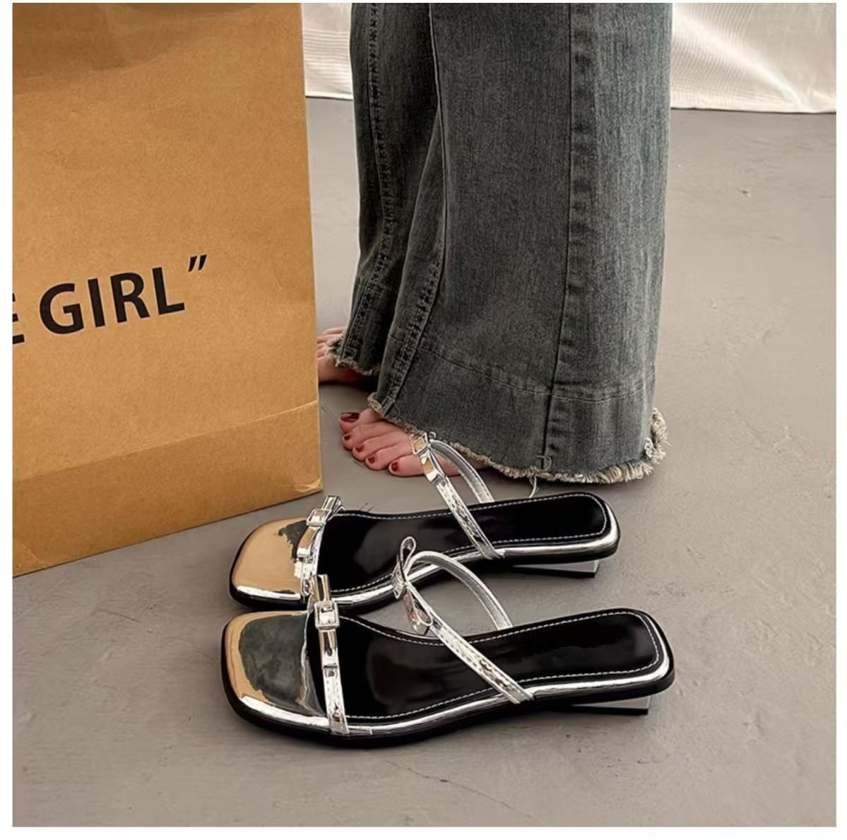 French-style Exquisite And Elegant Women's Summer Sandals, High-end Fashion For Outdoor Wear, 2026 New Model, Flat-soled_vogvips.com