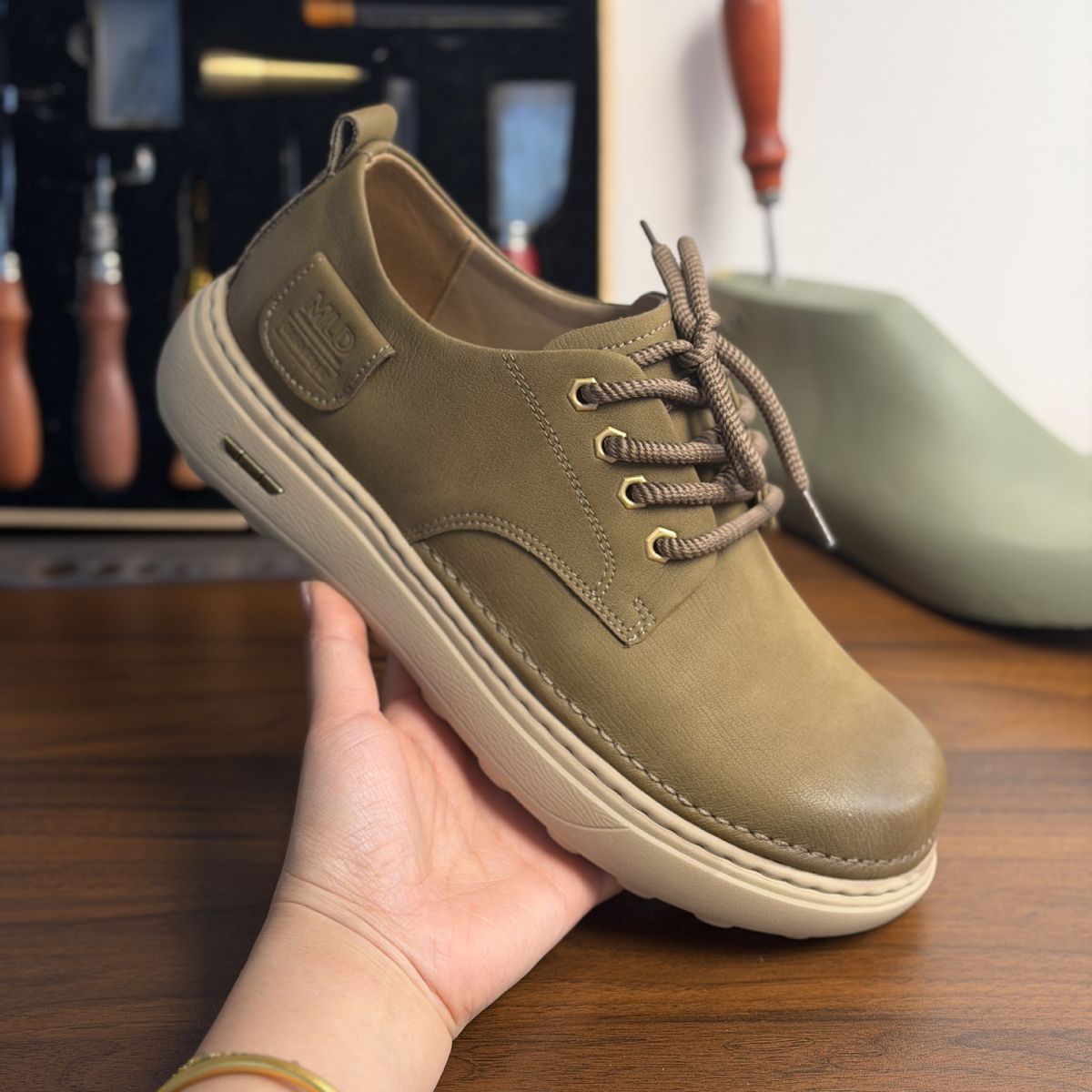 Men's Casual Shoes Top Grain Cowhide Breathable Foam Thick Sole Fashionable White Sneakers Spring 2026 Style_vogvips.com