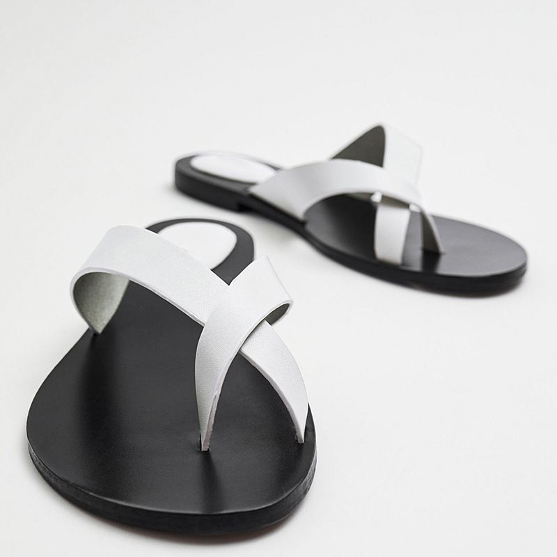 Leather Round Headed Flat Bottomed Minimalist Niche Design Cross Toe Herringbone Sandals For Women's Outdoor Wear 2025_vogvips.com