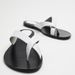 Leather Round Headed Flat Bottomed Minimalist Niche Design Cross Toe Herringbone Sandals For Women's Outdoor Wear 2025_vogvips.com