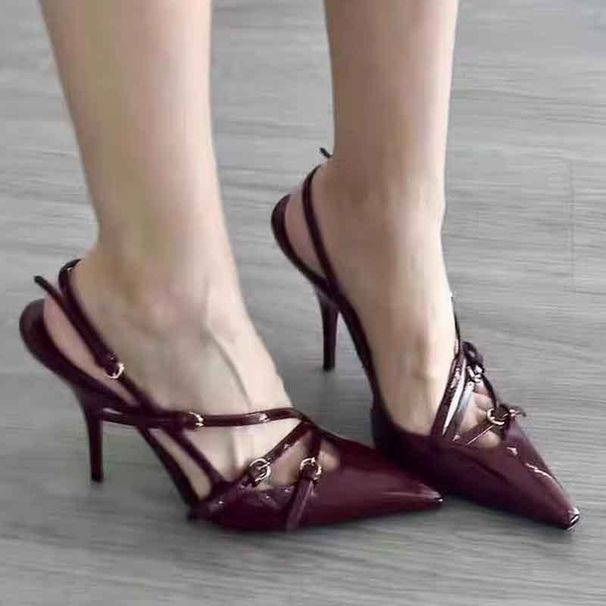 2024 New Patent Leather Stiletto Closed-Toe Ultra Heel Sandals With One-Strap Buckle, Cat Heel, Square Toe, And Back_vogvips.com