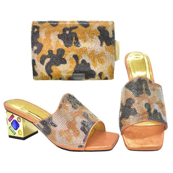 Casual Square Head Chunky Heel Wear Sandals With The Same Style Camouflage Graffiti Stick Diamond Handbag Set_vogvips.com