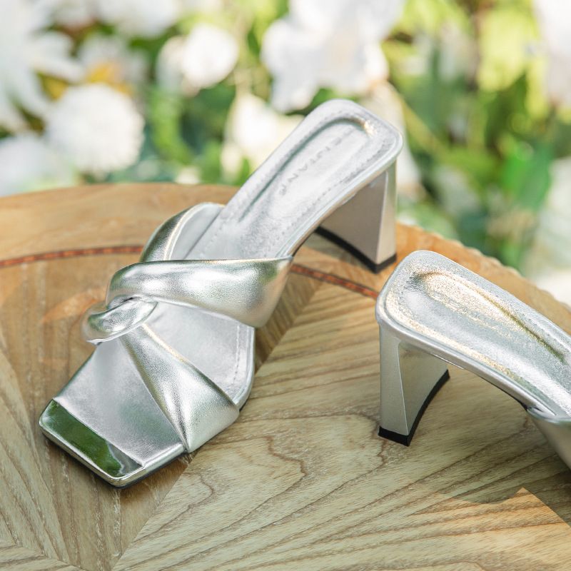 French Square Head Open Toe Pleated Thick Heels Wearing Slippers Women's Summer High Heels Dry Silver High Heels Flip-flops_vogvips.com