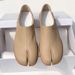 Majira's New Split Toe Shoes Are Niche For Women Flat That Is Simple Comfortable. Soft Leather With Shallow Mouth And A_vogvips.com