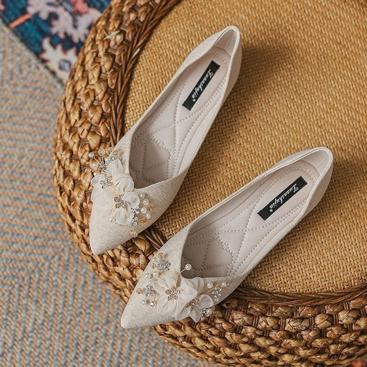 Flat Sole Single Shoe Female Summer 2023 New Style One Foot Pedal Water Diamond Pearl Petal Fairy Matching Skirt Wedding_vogvips.com