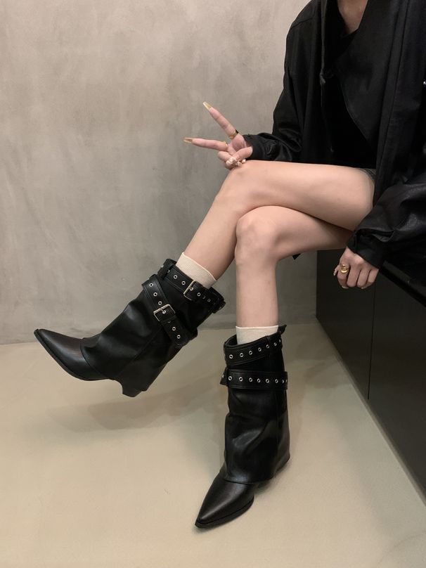 The 2025. New American-style Hot Girl Riveted Pointed Ankle Boots For Women's Autumn And Winter Collection_vogvips.com