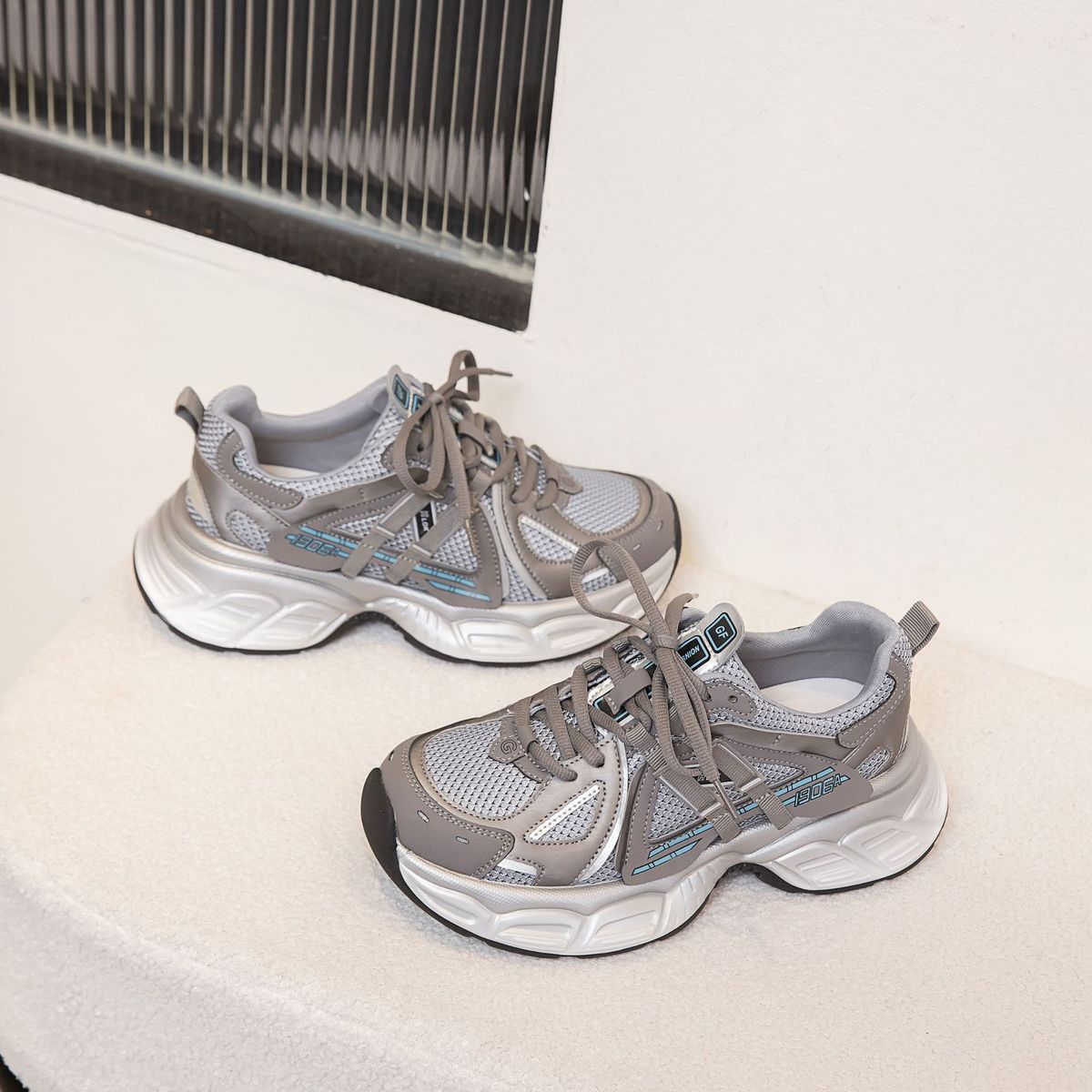 Dad's Shoes, Women's 2025 Spring New Korean Version, Versatile, Small, Lightweight, Height Increasing, Thick Sole, Eye-catching, Small Sports Shoes,_vogvips.com