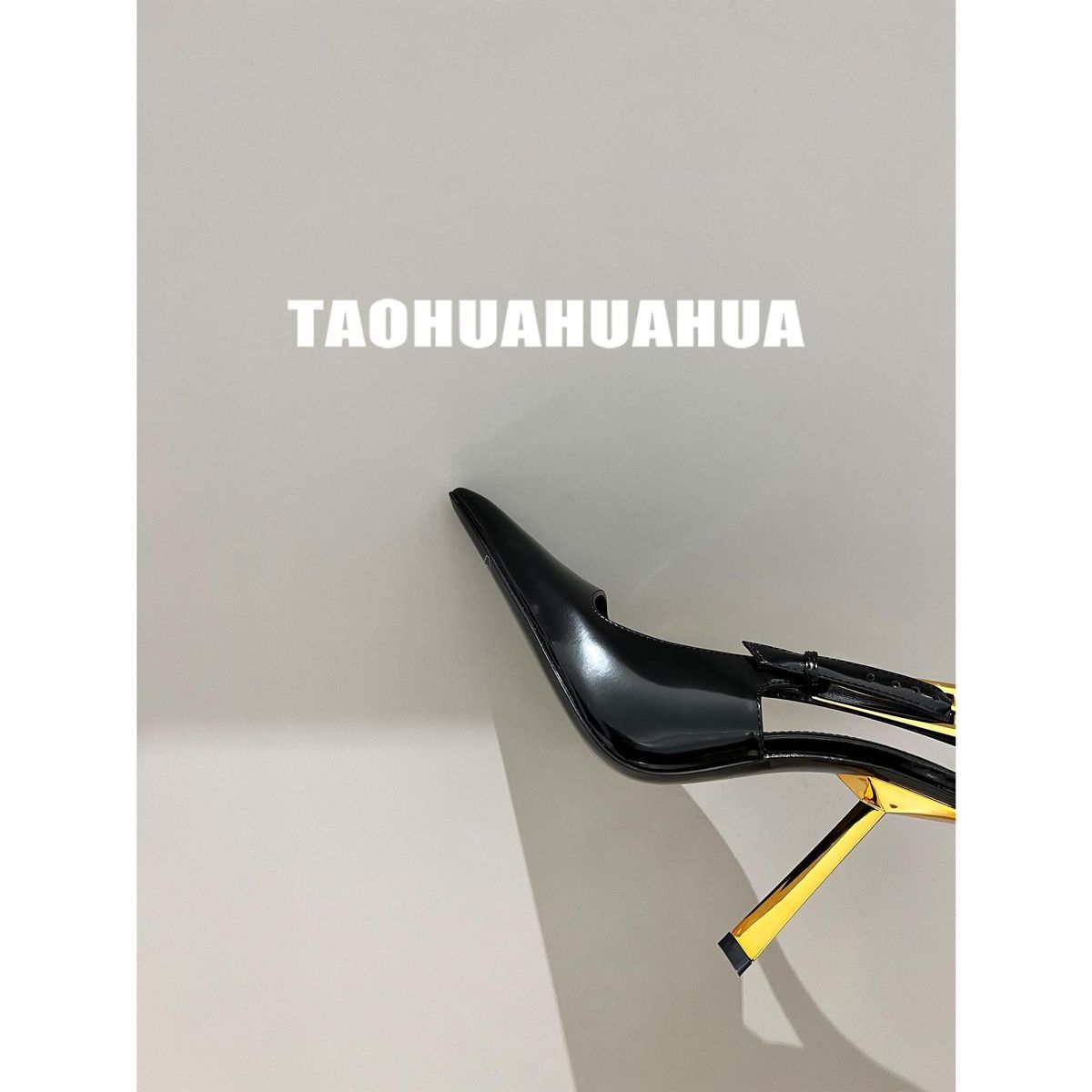 Taohua/“Little Gold Bar” Top Quality Is Truly A Powerful Top Quality Female Protagonist! 23S New 5A Model Metal Buckle Pointed High-Heeled Sandals_vogvips.com