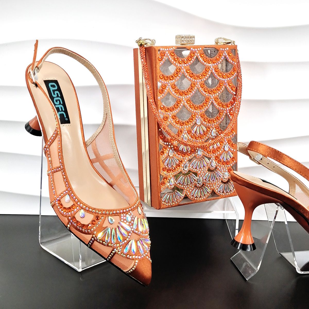 Mesh hollow pointed toe ladies high heels Fish scale hollow clutch Sexy and fashionable ladies shoe and bag set_vogvips.com