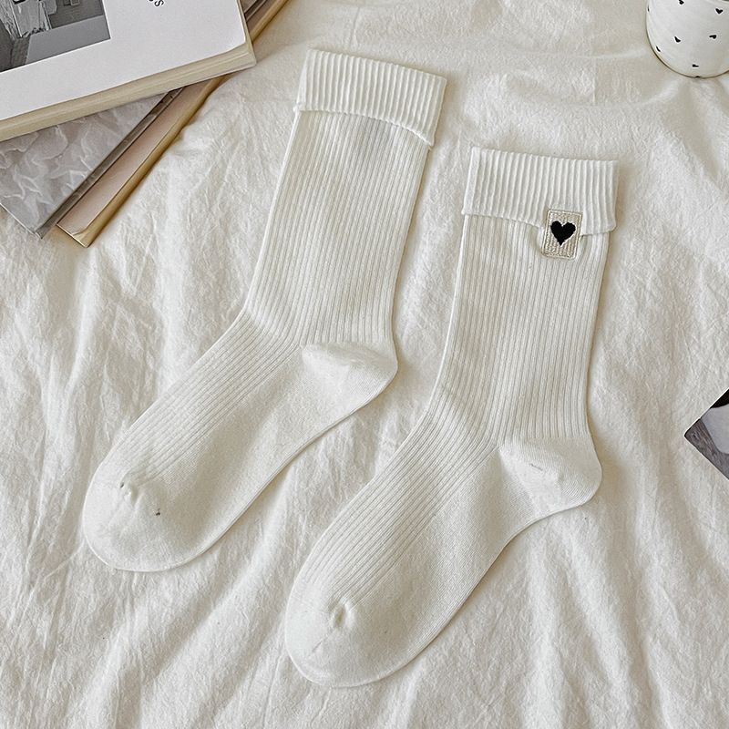 25-year New Grey Heart-shaped Mid-calf Socks For Women, A Pile Of Women_vogvips.com