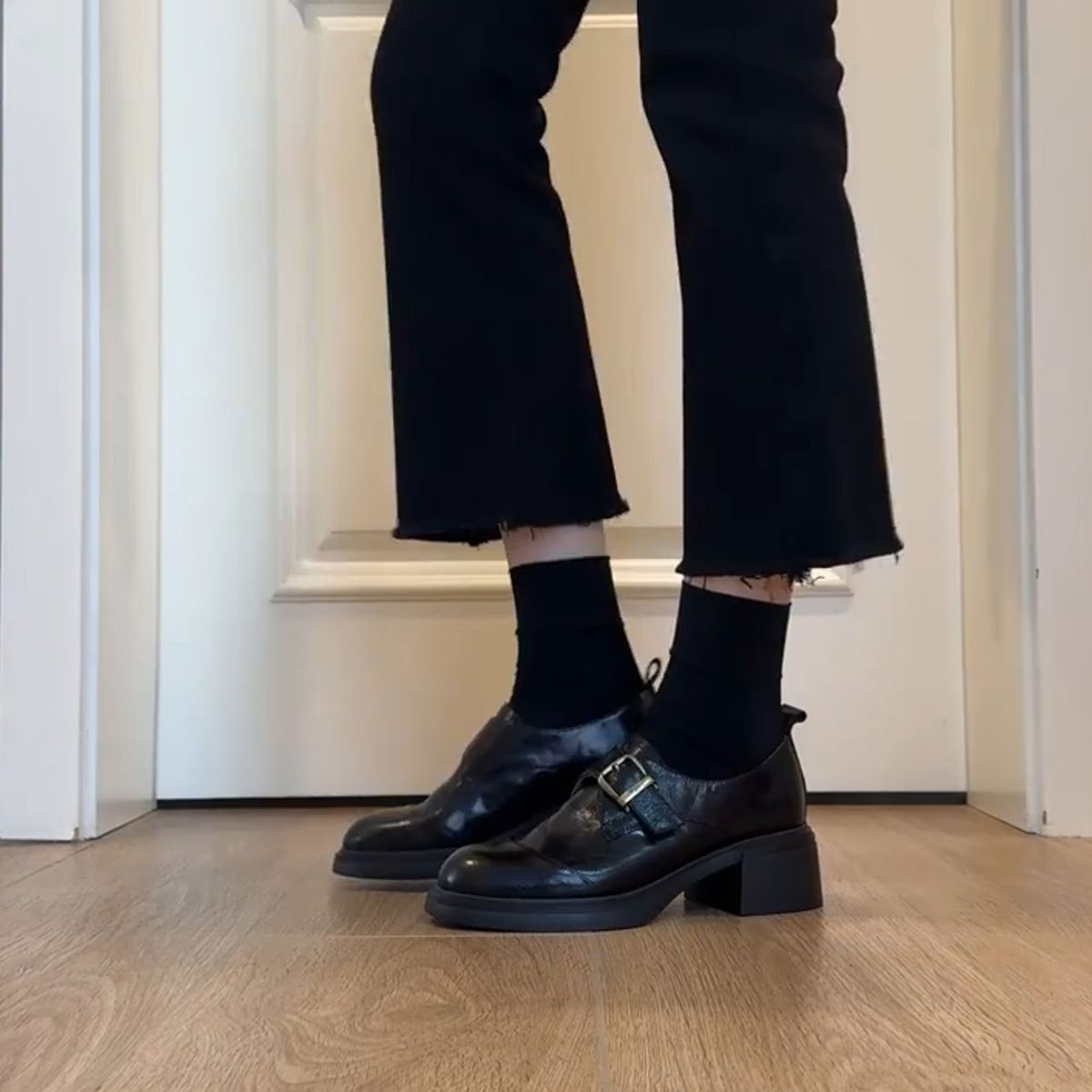 Soft Leather Edition~Retro Belt Buckle Deep Mouth Le Fu Shoes For Women, Simple Commuting, Coarse Heels, One Step British Style Small Leather Shoes_vogvips.com