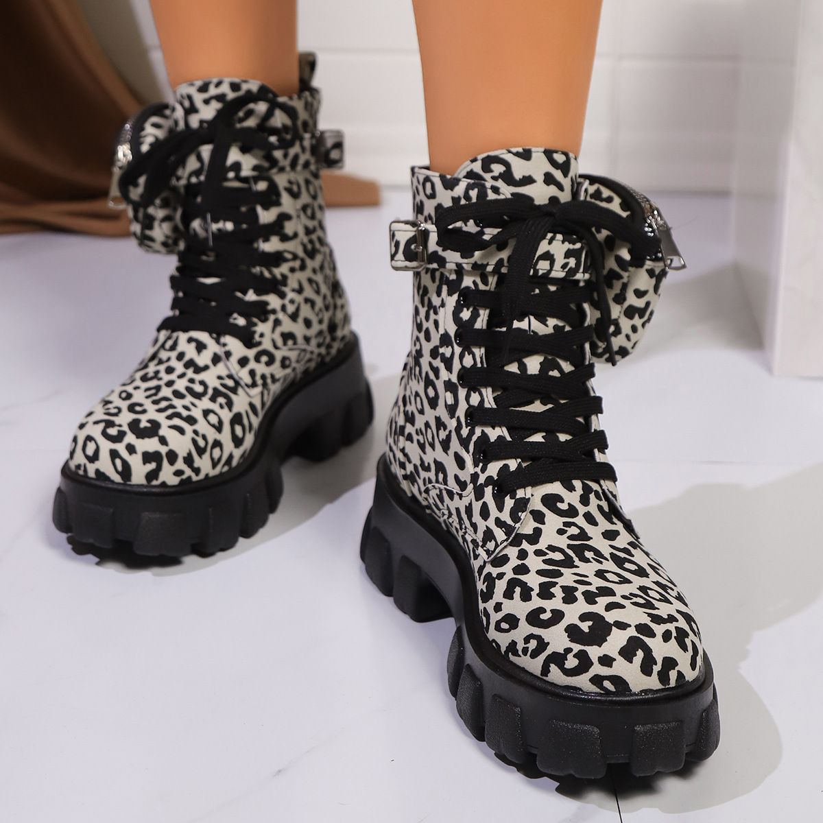 Women's Chunky Heel Ankle Boots With Leopard Print - Round Toe Lace-Up Fashion Boots_vogvips.com