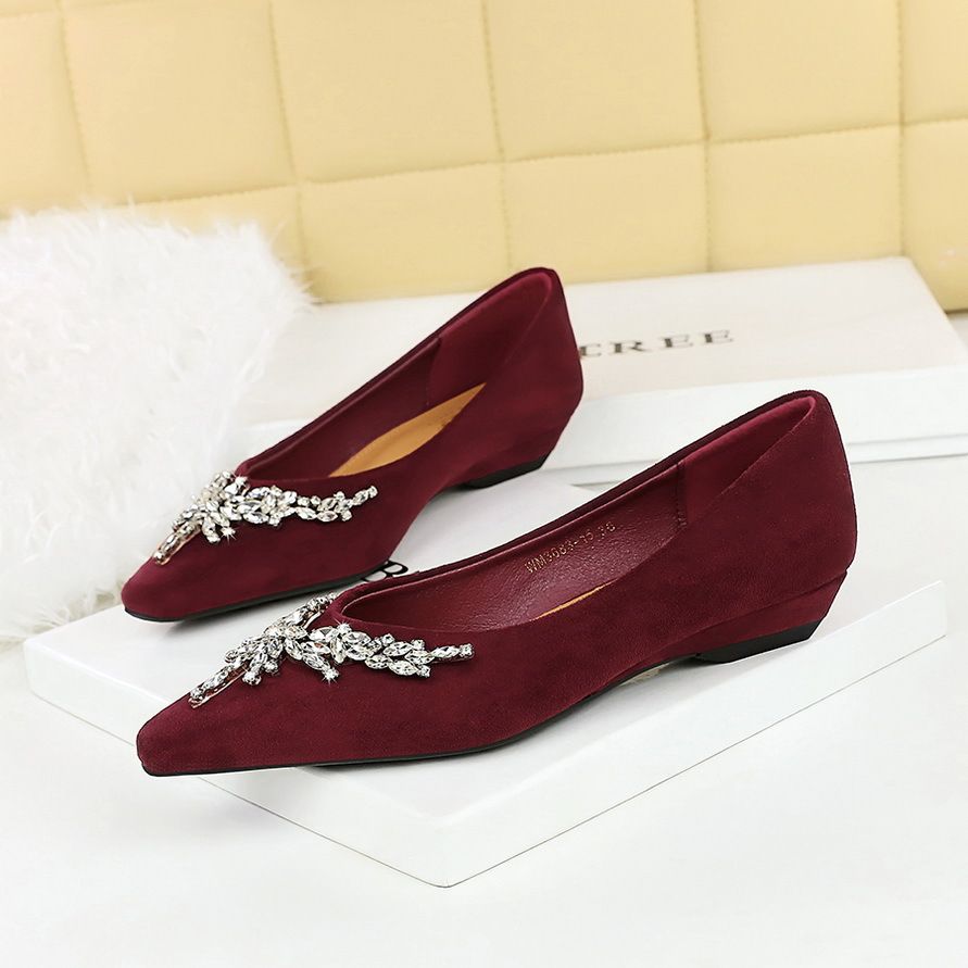 Single Shoes Rhinestone Chain Decorative Pointed Head Shallow Mouth Suede Wedge Heel Low Heel Women's Shoes_vogvips.com