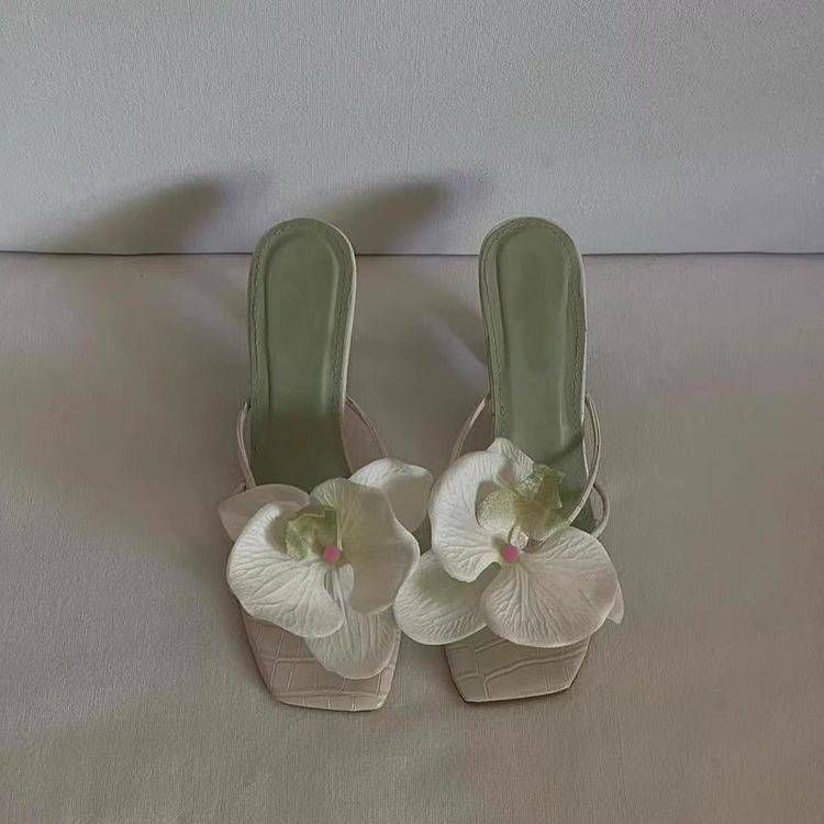 Women's Shoes Internet Celebrity Flower Decoration Travel Beach Shoes New Style Clip Toe High Heeled Sandals For Women To Wear Outside In Summer_vogvips.com