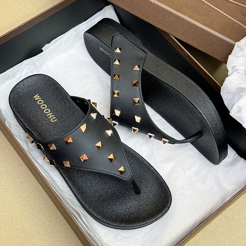 Gaomeilun Fashionable Rivet Flip-Flops For Women, New Summer Casual Thick-Soled Beach Sandals_vogvips.com