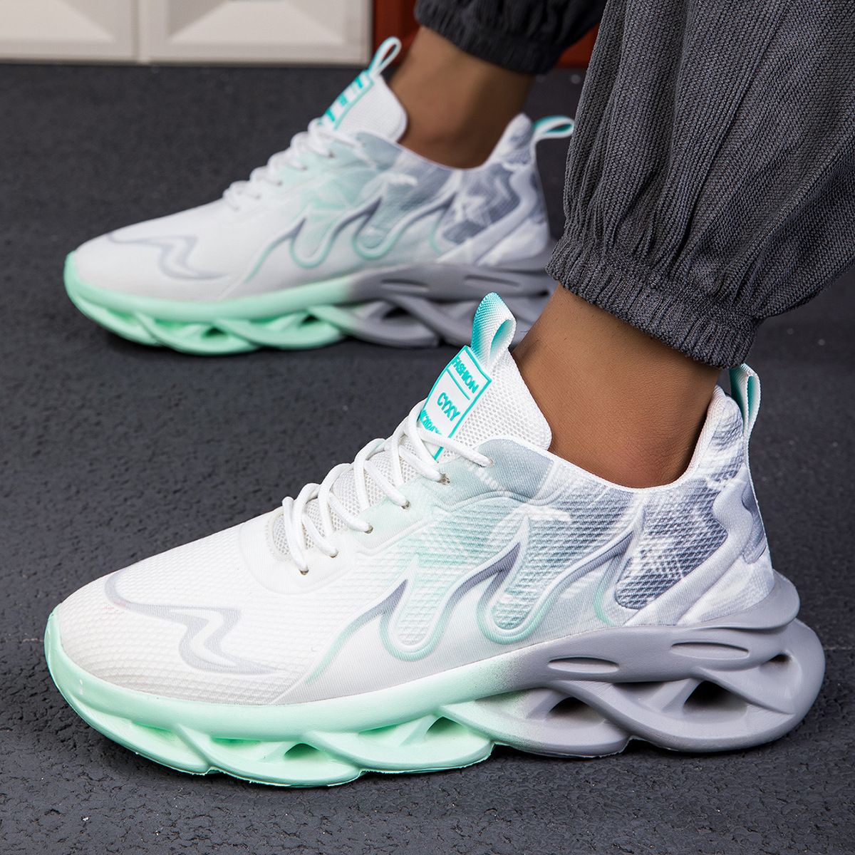 New Large Dad Men's Mesh Casual Cold Adhesive Low Cut Lightweight Fashion Sports Couple Shoes_vogvips.com