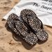 2026 New Beach Vacation Flip-flops Women Ins Leopard Print Summer Wear Pinch Feet Bath Cool Slippers_vogvips.com