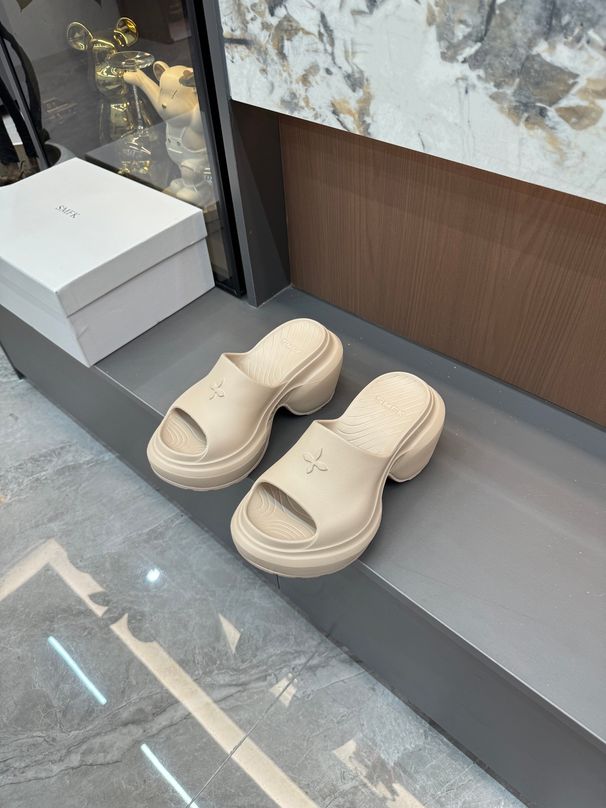 Women SS26 Summer Trendy Platform Slides Cross Floral Embroidery Badge Thick Sole Street Casual Two-Wear Sandals_vogvips.com
