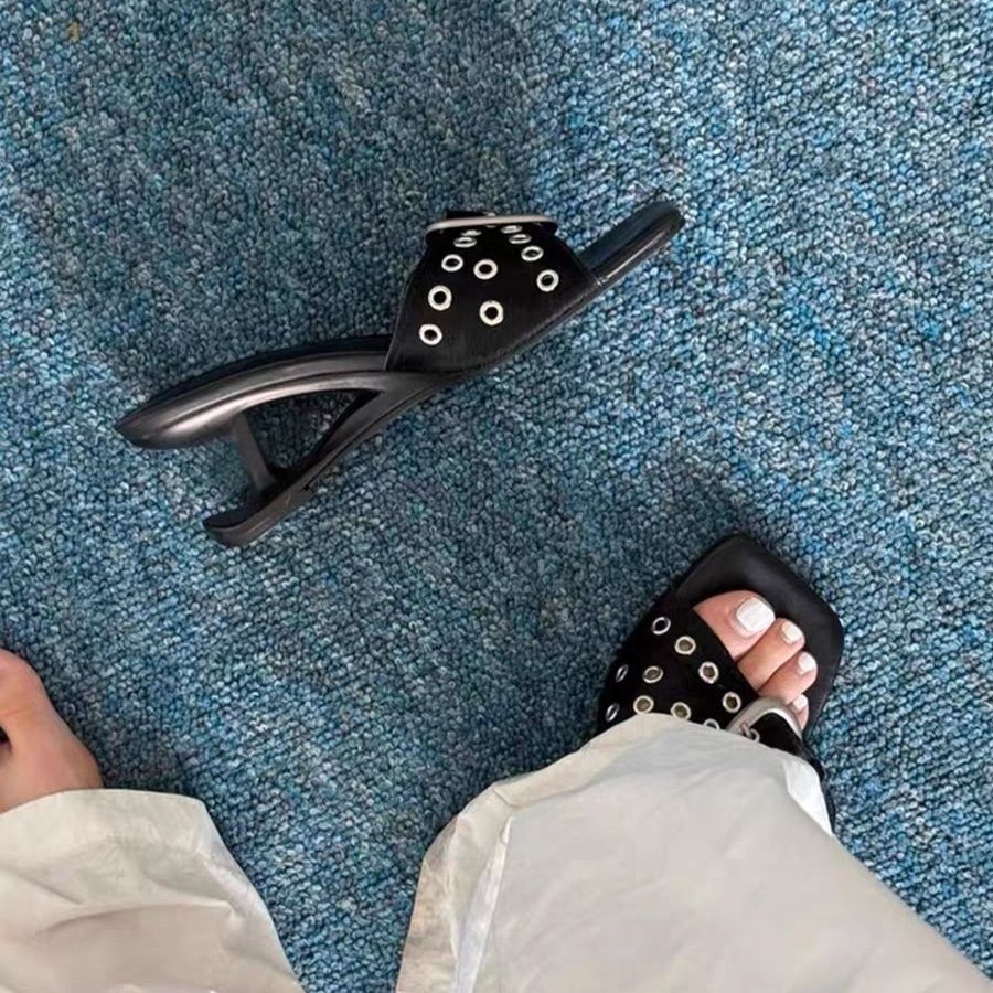 High-end Black Strap Sandals With Rivets For Women, Summer 2026 New Model, Stunning Unique Design_vogvips.com