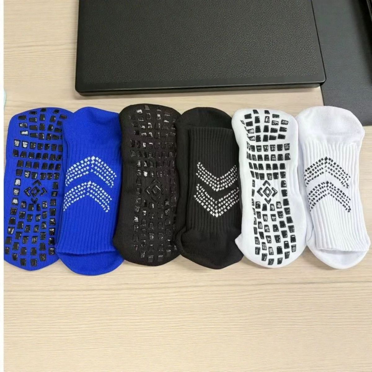 Professional Football Socks With Anti-Slip Silicone Grip & Cushioned Sole For Men & Women – Breathable, Quick-Dry, Anti-Odor Sports Socks For Soccer_vogvips.com