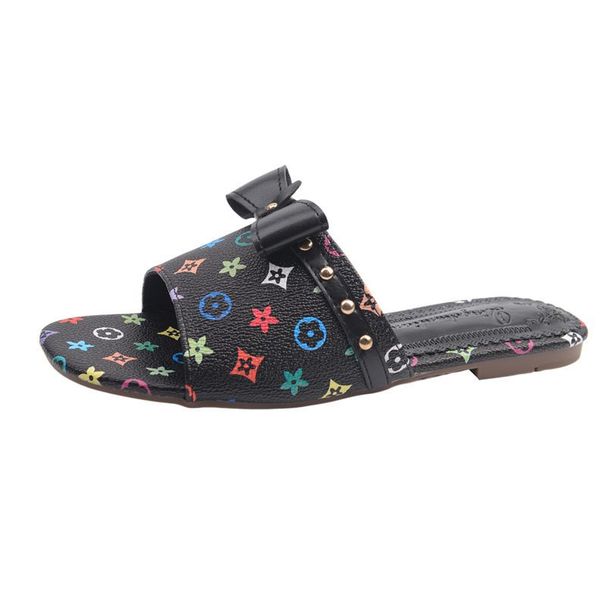 New Design Style Color Print 2026 Summer Hot Trend Versatile Women Sandals Beach Casual Flat Slippers Black White Free_vogvips.com