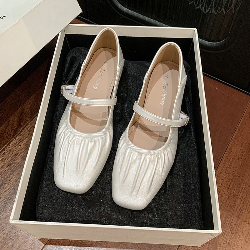French Silver Pleated Middle Heel Mary Jane Shoes Women's One-word Buckle With Soft Leather Light Mouth Thick Heel High Heels_vogvips.com