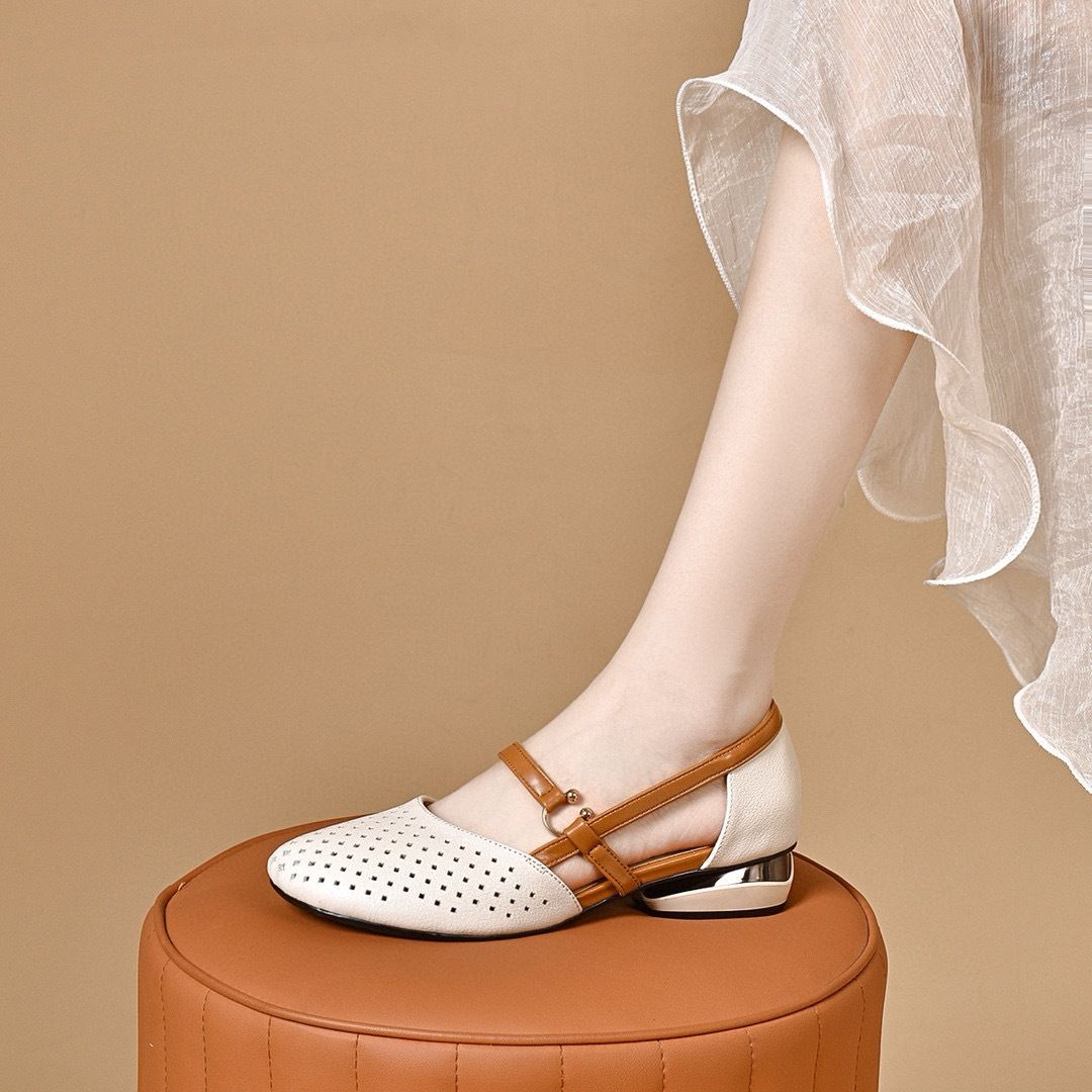 Round Toe Sandals For Women 2024 Summer New Korean Style Low Heel Hollow Sandals Perforated Shoes Color Matching Shallow Mouth Flat Sandals_vogvips.com