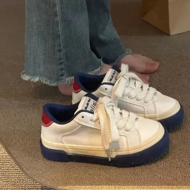 New Retro Red Canvas Low Cut Sports Letter Embroidered Skateboard Women's Flat Shoes, Fashionable Designer Casual Shoes_vogvips.com