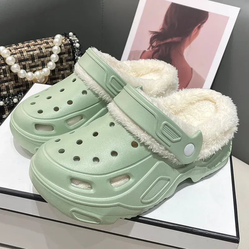 Plush Slippers 2025 New Winter Men's And Women's Thick High Heels Soft-soled Beach Garden Shoes Home Plush Ripped Slippers_vogvips.com