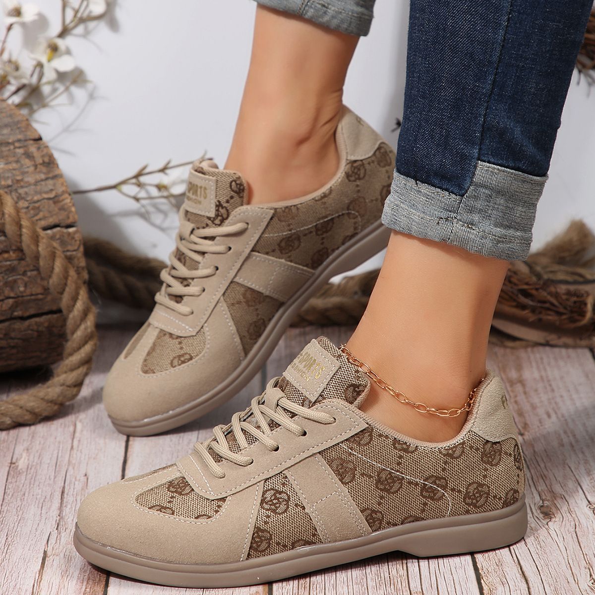 Retro style matching color flat lace-up casual shoes for women_vogvips.com