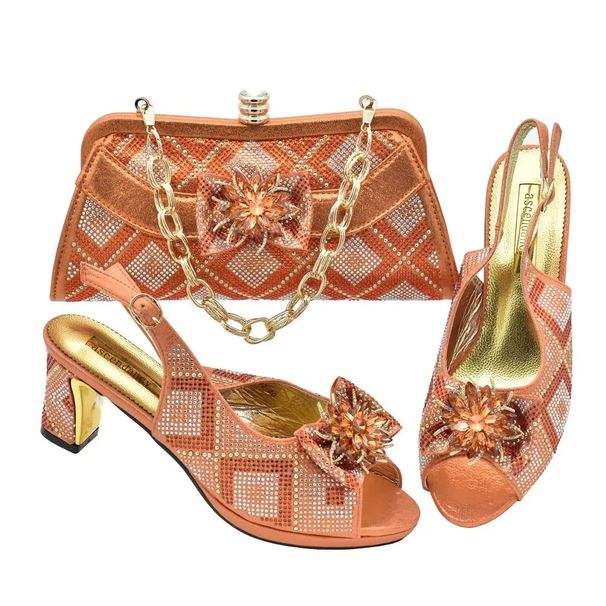Accessorize the party with a bow with a shredded diamond round head fish mouth square and sandals with the same style clutch_vogvips.com