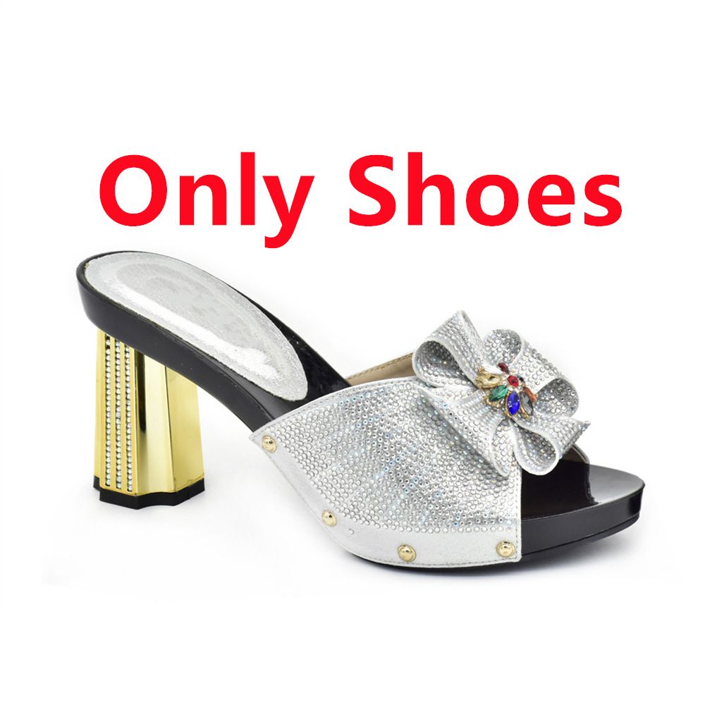The party with three-dimensional decal decoration set wear high-heeled sandals and press drill clutch wedding set_vogvips.com