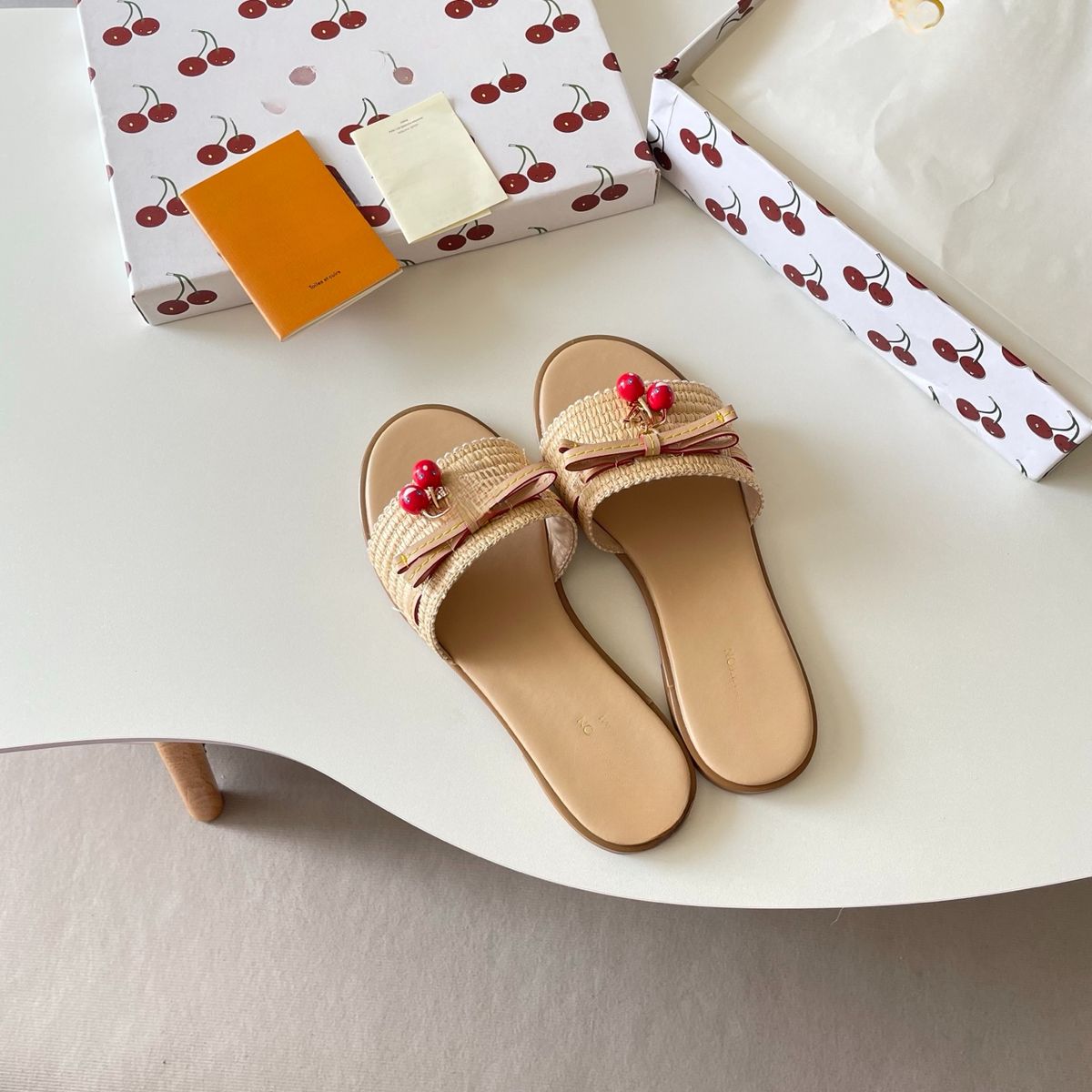 2026 New Elegant Straw Woven Upper Lace Trim Bow Decor Cherry Charm Flat Slide Slippers Women Chic Sweet Summer Beach Casual Daily Wear Shoes_vogvips.com