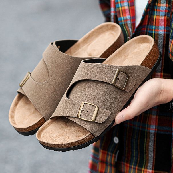 Men Wear Wooden Clogs Outdoors In Slippers, Which Are Trendy, Anti-slip And Anti-odor Flip-flops_vogvips.com