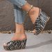 Women With Thick Soles And High Wedge Sandals_vogvips.com