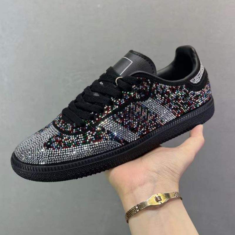 Retro Low Top Sneakers Multicolor Rhinestone Black White Stylish Shoes_vogvips.com