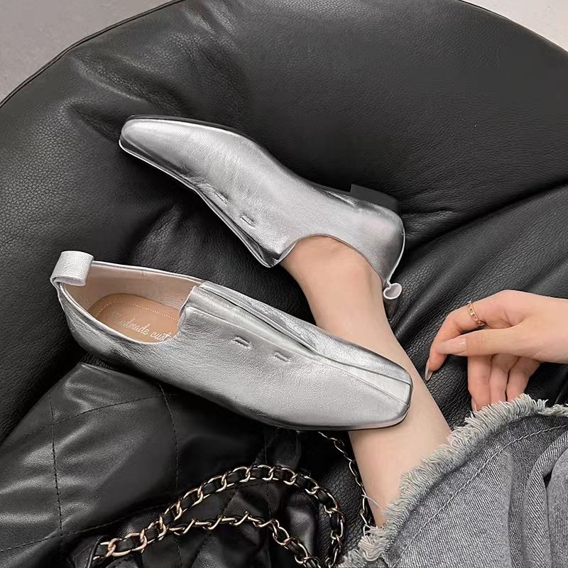 2024 Autumn Simple Square Toe Leather Soft Sole Slip-On Loafers Flat Shoes For Women_vogvips.com