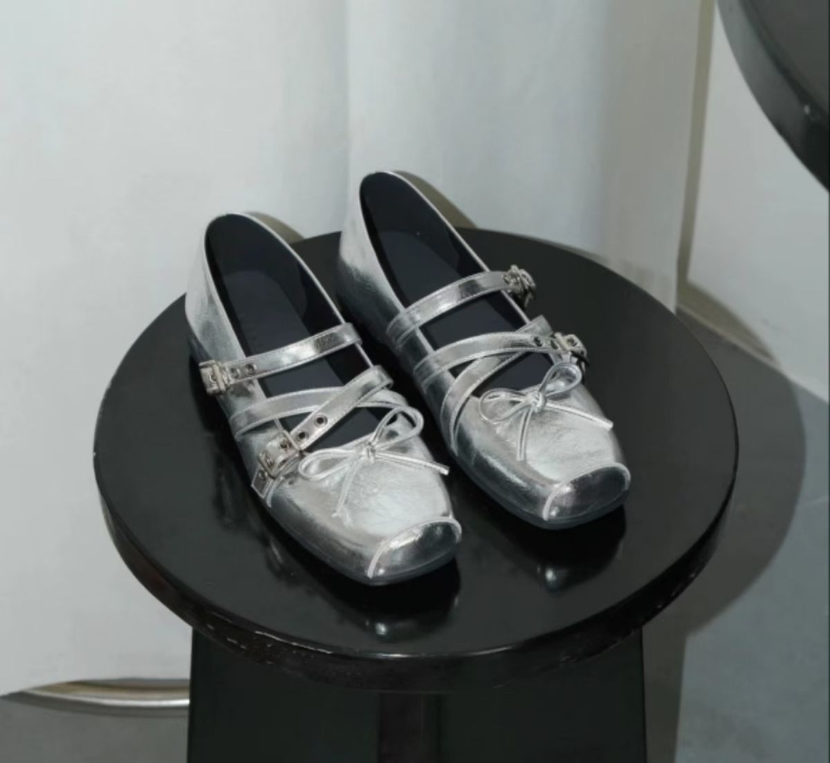 Sheepskin Version Retro Bow Knot Shallow Mouth Ballet Shoes Square Toe Small Single Shoes One Word Buckle Strap Thick Soled Shoes_vogvips.com