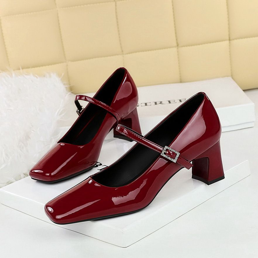 Elegant Women's Shoes Rhinestone Word With Square Head Heels Patent Leather Glossy Light Mouth Thick Heel Medium Heel Single Shoes_vogvips.com