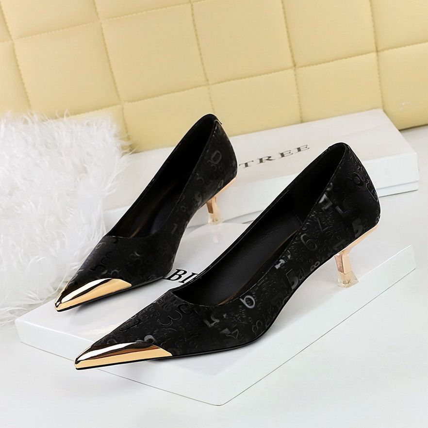 Metal pointed graffiti pattern pedicure slimming women's spring and autumn shoes_vogvips.com