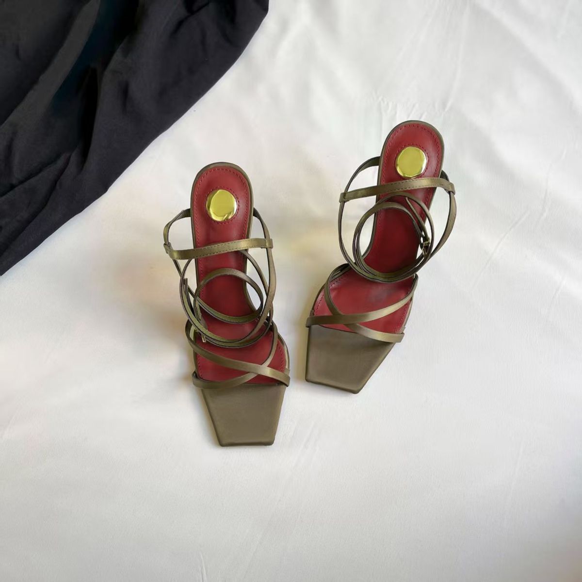 gold Letter Sandals For Women 2026 New European And American Style Elegant Cross-Strap Open-Toe Thin Heel Sexy Mature_vogvips.com