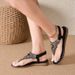 2025 New Cross-Border European And American Fashion Versatile Casual Flat Toe Clip Rhinestone Comfortable Beach Sandals_vogvips.com