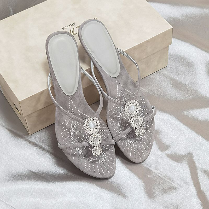Elegant Embroidered Toe-Post Sandals With Rhinestone Accents - Vintage-Inspired Low Heel Summer Slides For Women_vogvips.com